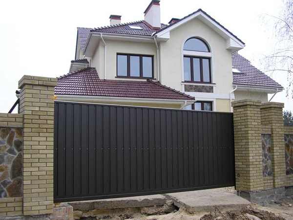 Откатные ворота из профнастила