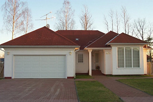 Секционные гаражные ворота с панелью "филенка"