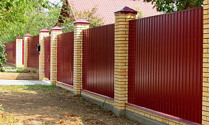 Распашные ворота из металлопрофиля